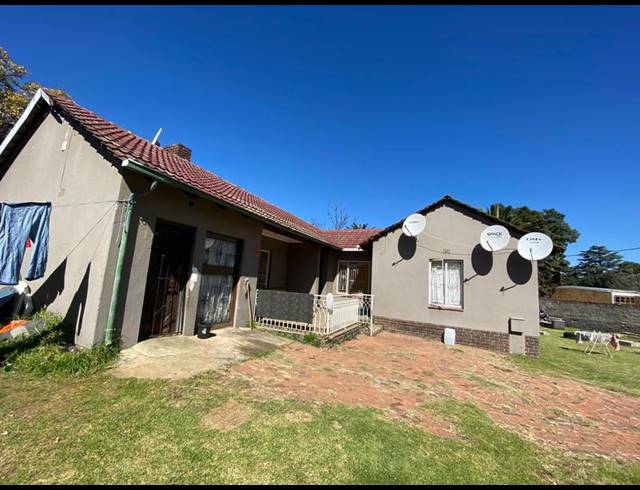 8 BEDROOM HOUSE FOR SALE IN RHODESFIELD